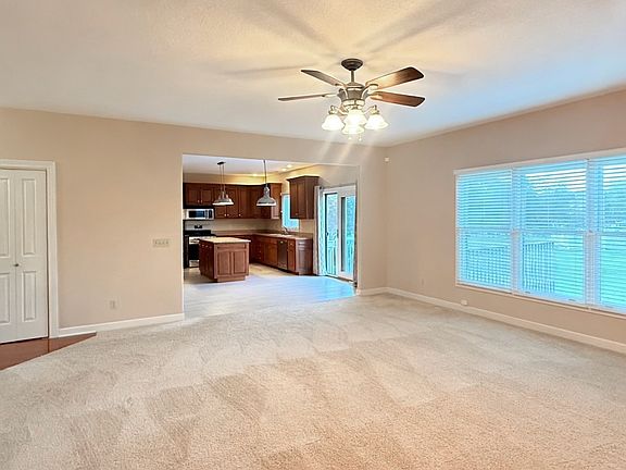 3rd image of 102 E Sapphire Ln