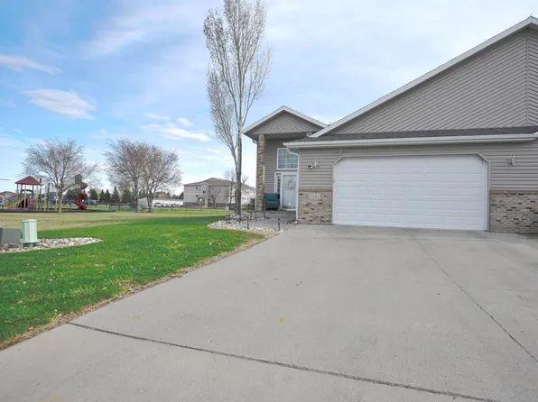 3221 11th Ave S, Moorhead, MN 56560