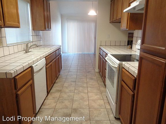 4th image of 2615 Alder Glen Dr