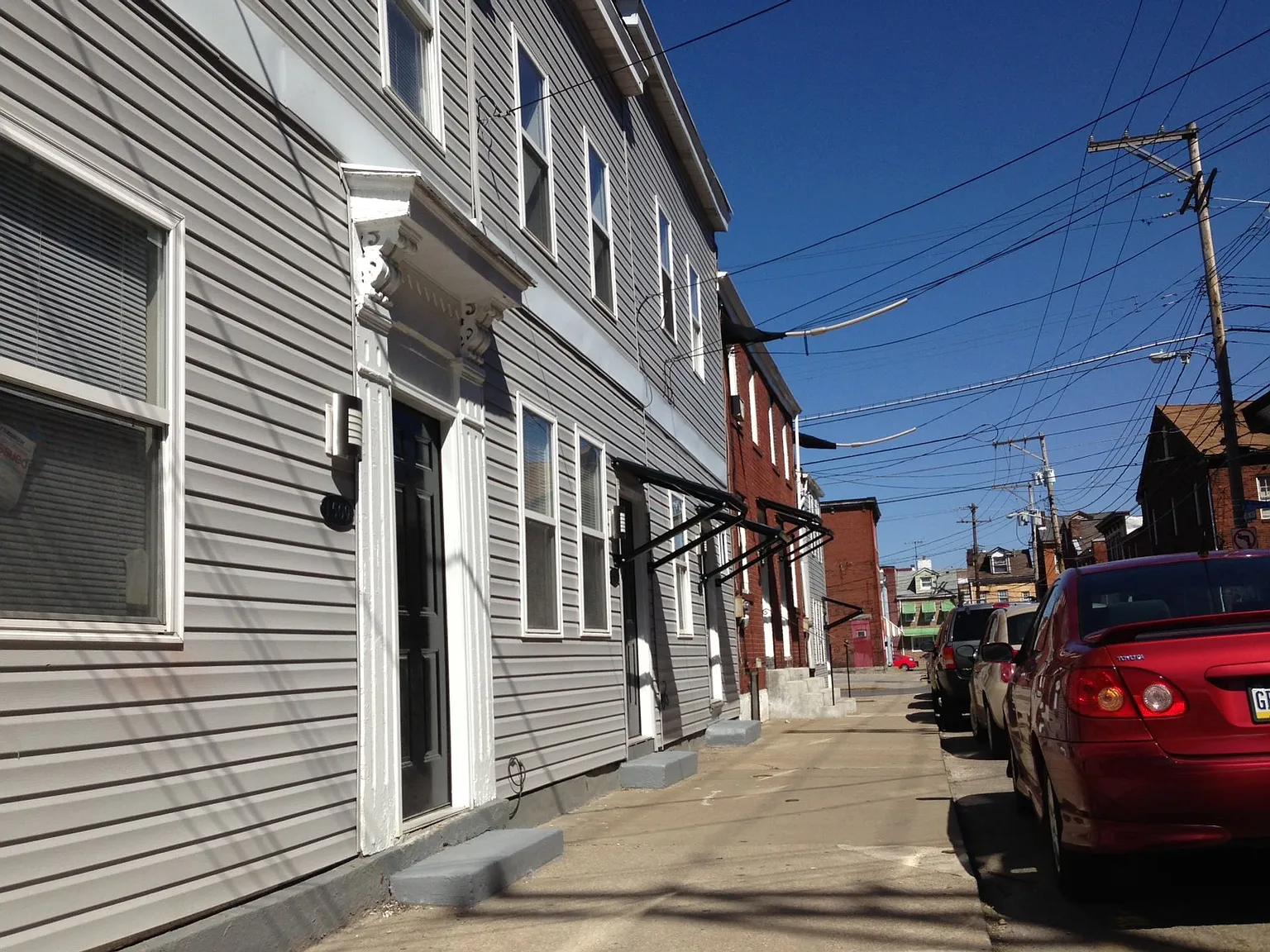 Apartments in the Southside *One Block to E. Carson * Modern Renovations * Pet Friendly * Availab... — Photo 3