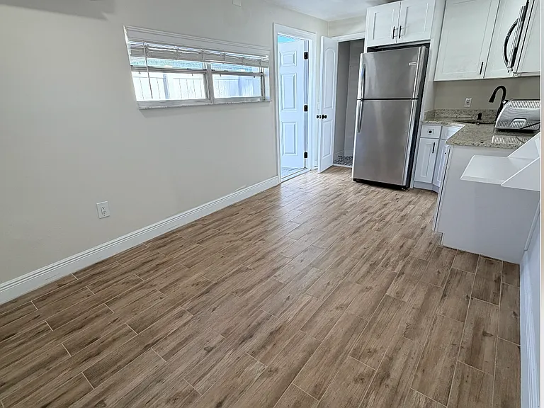 4005 N Glen Ave #1 — Photo 2