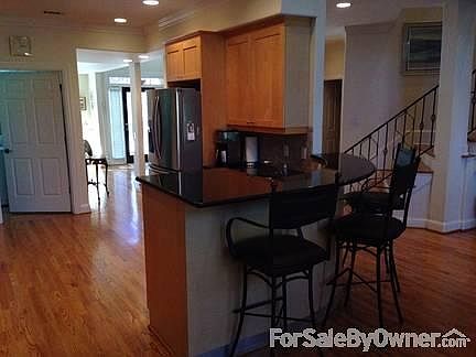 Bar or breakfast area
						:
						Also wired security system; gas water heater; central vacuum and alarm systems