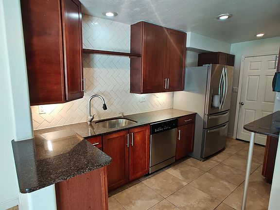 5th image of 920 Aragon Ave