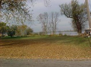 W Reighmoor Rd, Omro, WI 54963