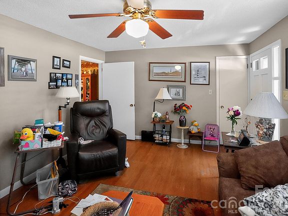 4th image of 2291 19th Ave NE
