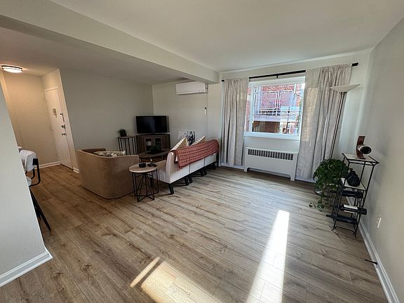 5th image of 2129 19th St N APT 5