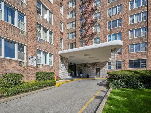 333 Bronx River Road #602, Yonkers, NY 10704
