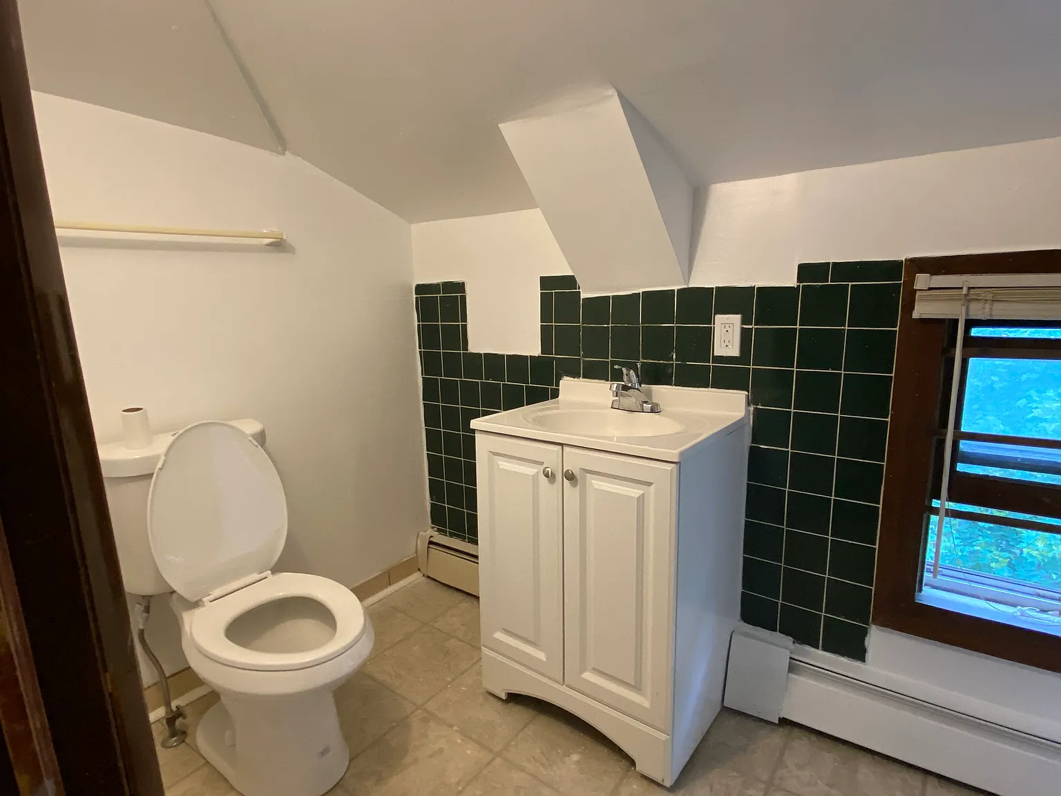 3 bed, 3288 sqft, $1,600 — Photo 4
