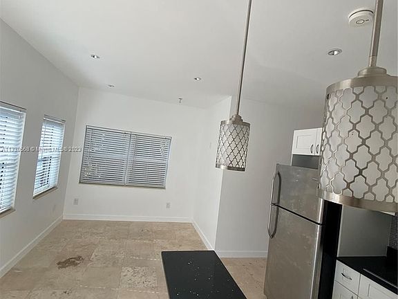4th image of 905 SE 2nd Ct APT B