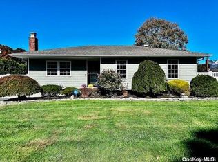 1 Breston Dr W, Shirley, NY 11967