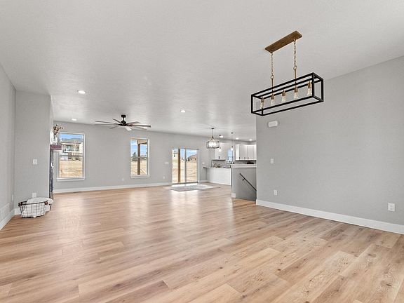 4th image of 32 Lakeview Cir