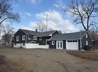 936 N Main St, Prairie Du Chien, WI 53821