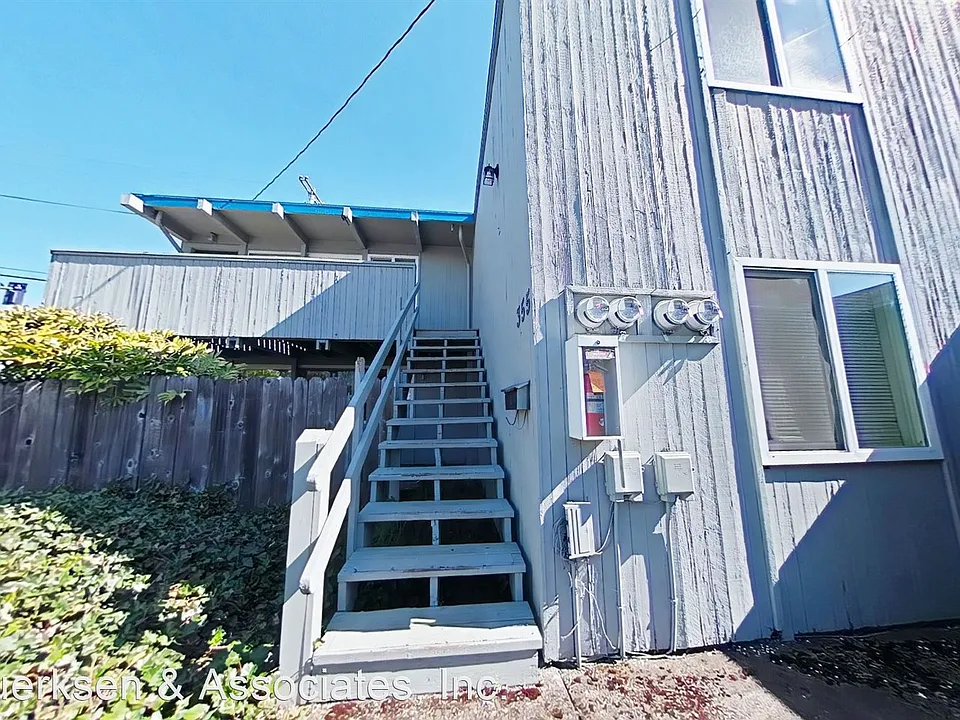Building Photo 5
