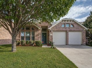 8729 Sagebrush Trl, Aubrey, TX 76227