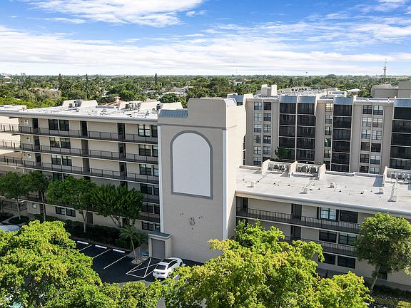 2nd image of 8 Royal Palm Way #2010