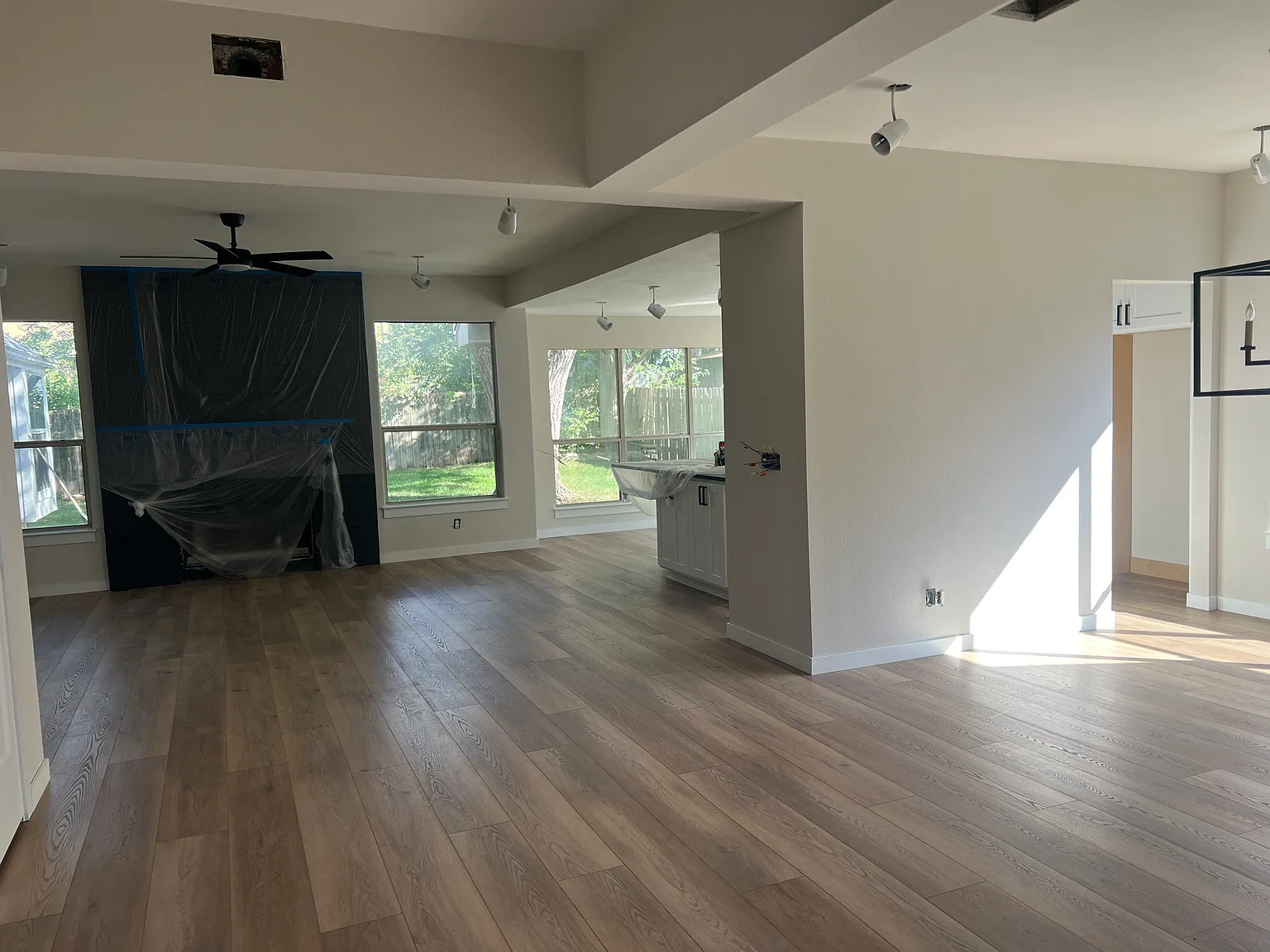 4 bed, 1876 sqft, $2,300 — Photo 2