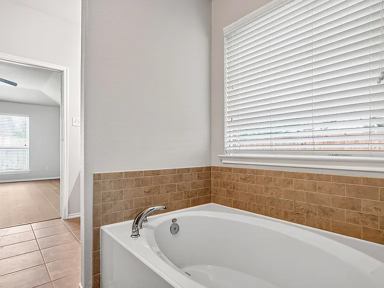 3814 Spring Run Ln — Photo 23
