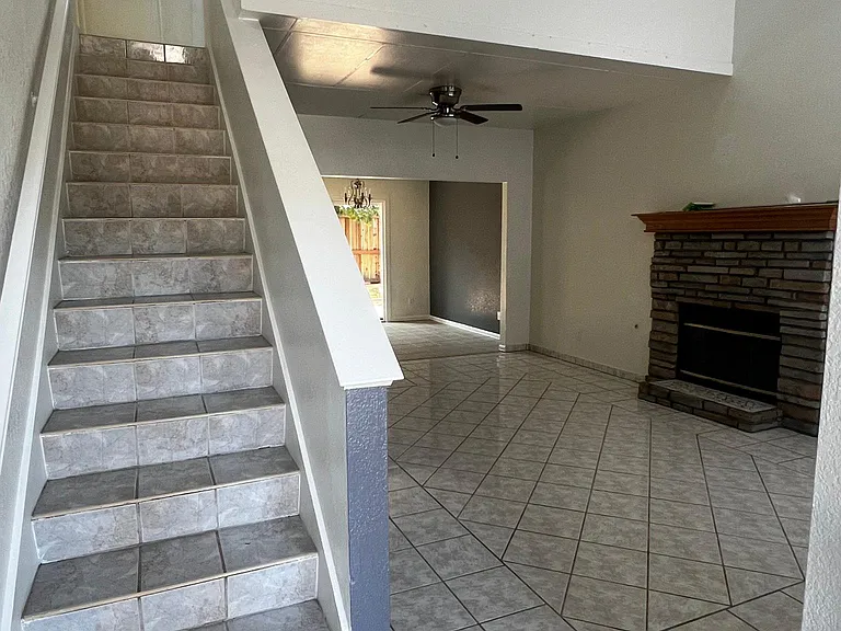 2010 Falmoth Cir — Photo 4