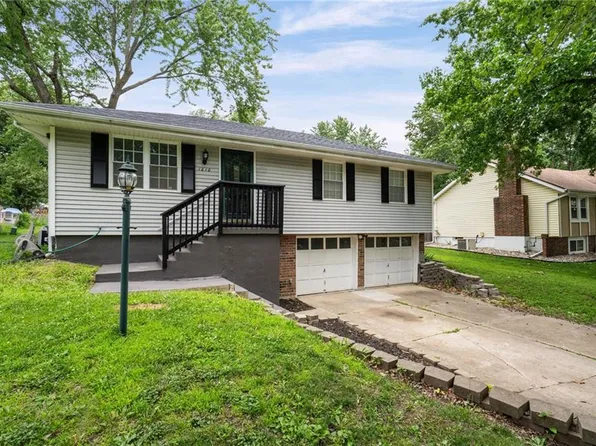 1210 SE 5th St, Lees Summit, MO 64063