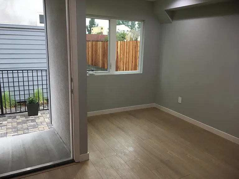 648 N Serrano Ave #1/2 — Photo 4