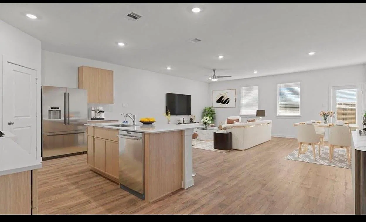 4 bed, 2.5 bath, 2054 sqft, $2,199 — Photo 4