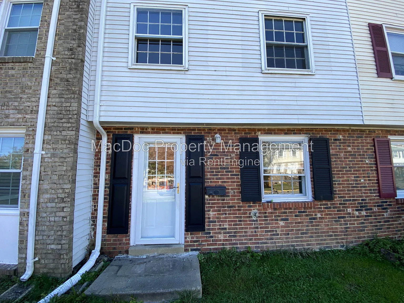 4 bed, 2.0 bath, 1296 sqft, $2,395 — Photo 4