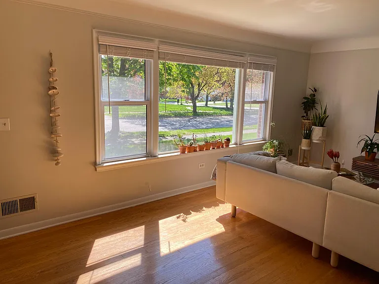 710 S Evergreen St — Photo 2