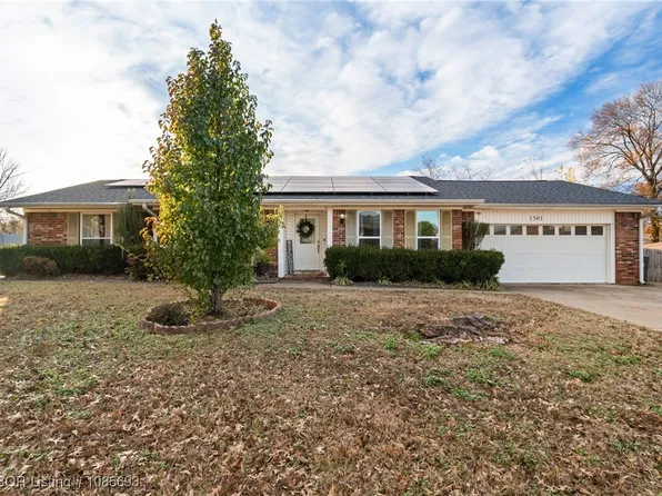 1501 N 13th St, Van Buren, AR 72956