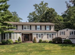 5 Ethan Allen Ct, Orangeburg, NY 10962
