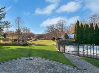 5 Private Rd, Remsenburg, NY 11972