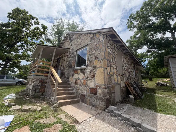 217 Walnut St, Hollister, MO 65672