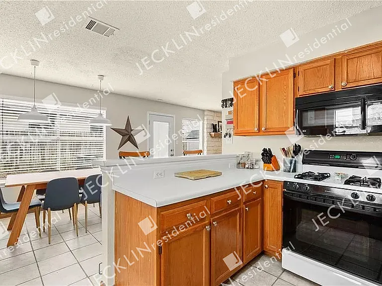 13805 Lothian Dr — Photo 13