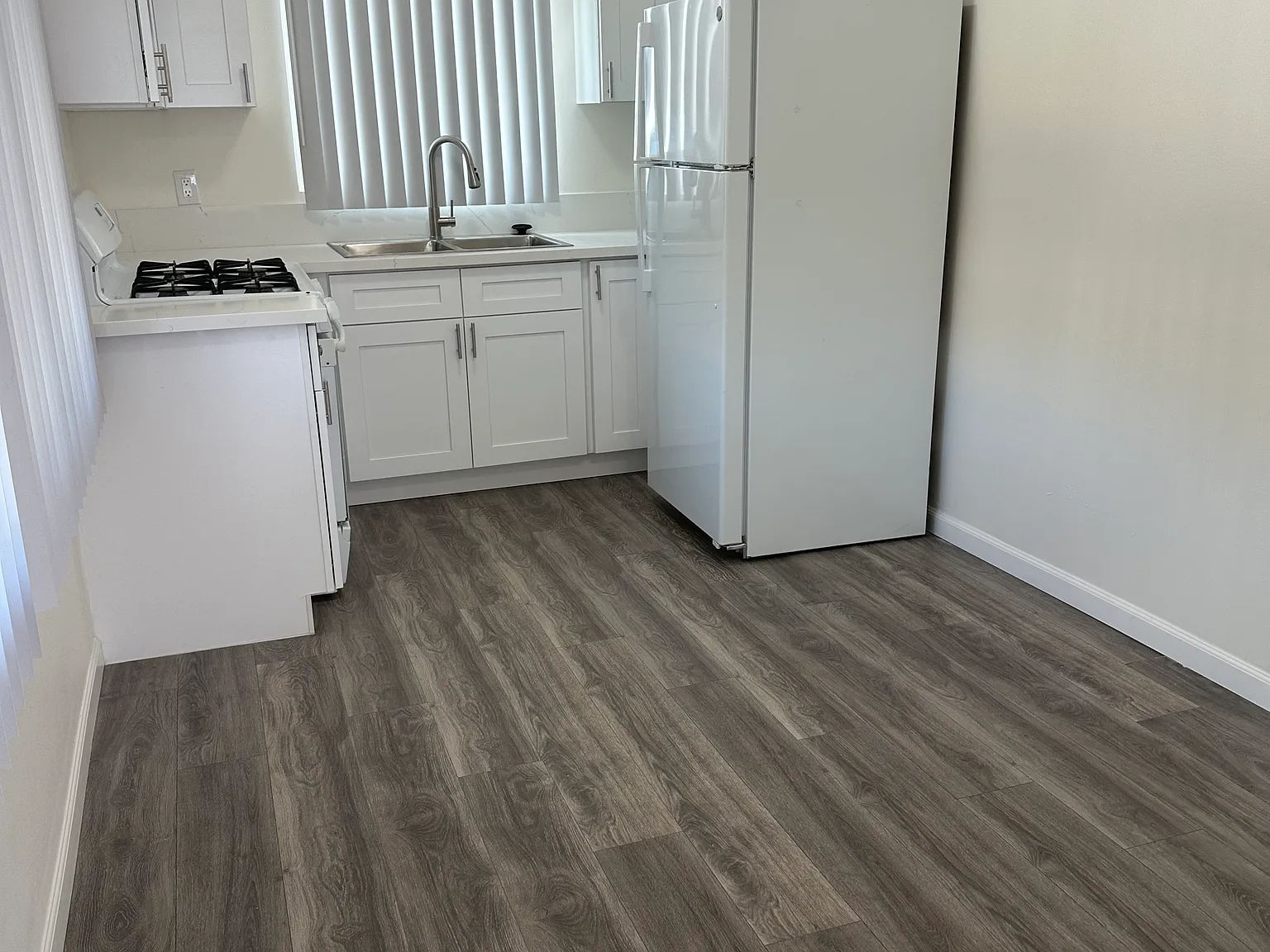 1220 Larrabee St — Photo 3