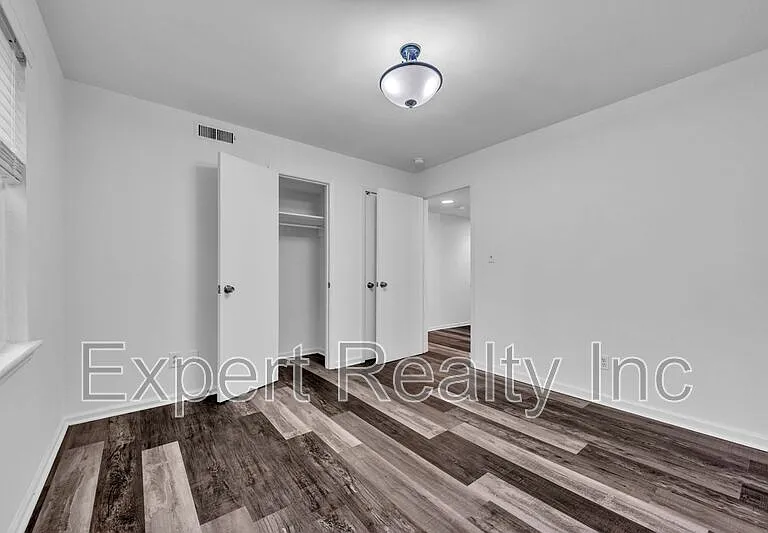 2076 Montreat Cir — Photo 14
