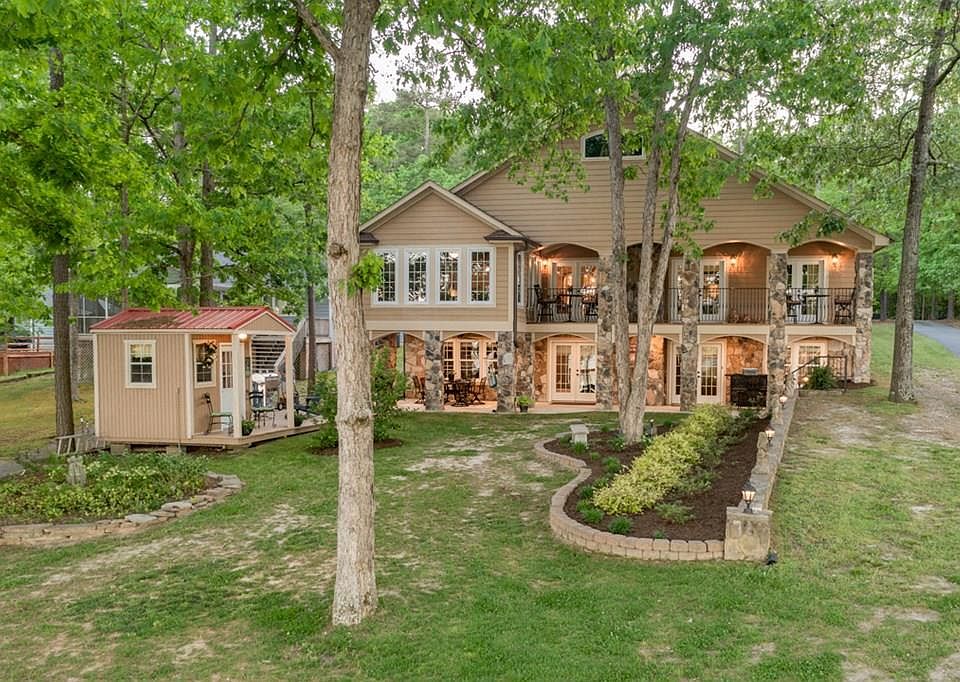 1st image of 204 Watermans Dr