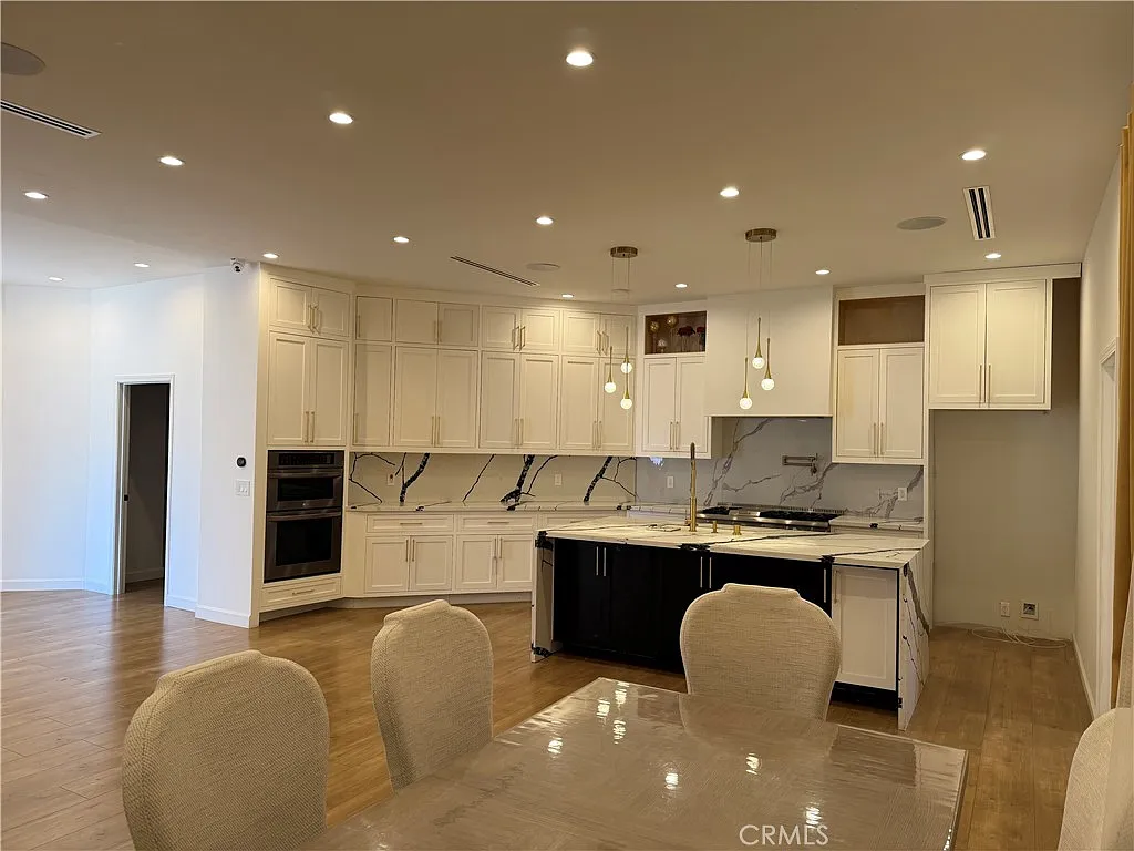 4 bed, 3250 sqft, $3,695 — Photo 2