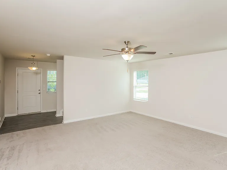 2075 Barnhart Dr — Photo 2