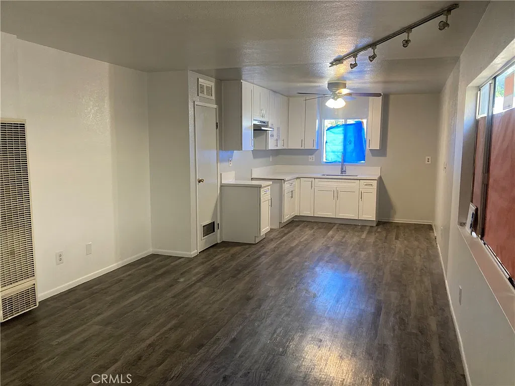 2 bed, 800 sqft, $2,000 — Photo 3