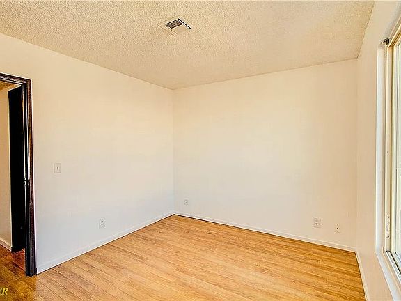 4th image of 518 Elm St APT H