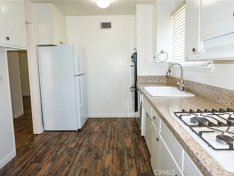 23003 Runnymede St — Photo 13