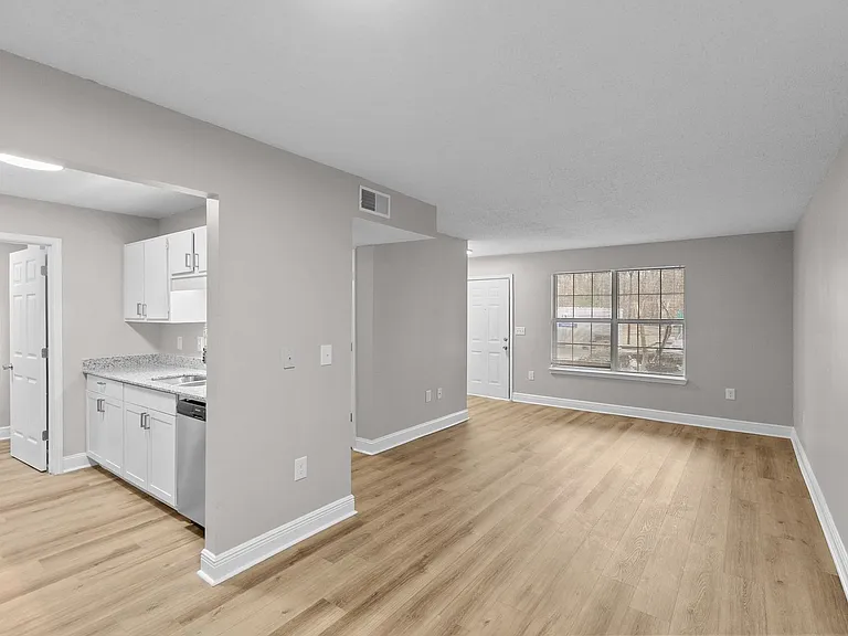 Pebble Creek Apartments — Photo 30
