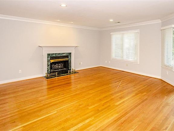 4th image of 8251 Greystone Cir W