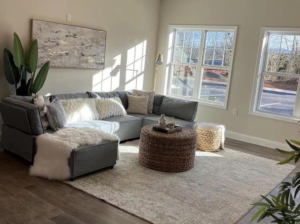 111 Maple Grove Ln #101