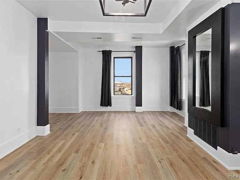 2900 E Jefferson Ave #D702 — Photo 7