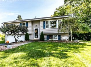 207 Juneway Dr, Chittenango, NY 13037