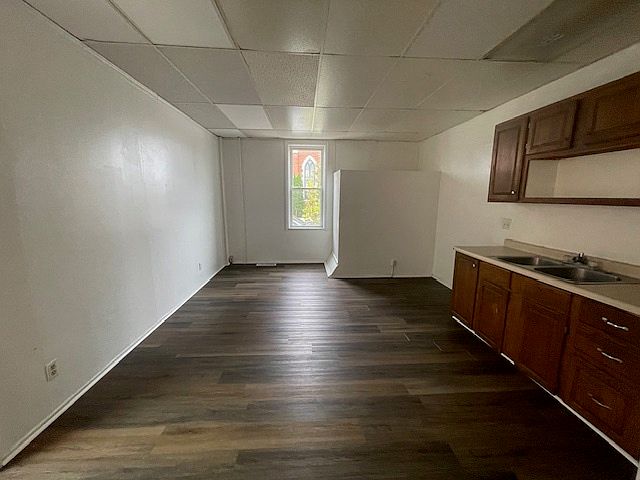 1st image of 427 W 7th St #4