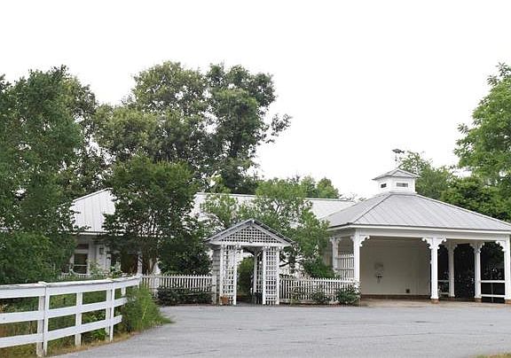 2nd image of 4445 Sister Ln