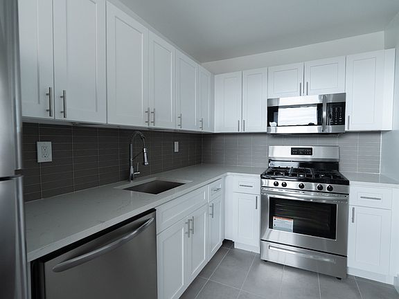3rd image of 10420 Queens Blvd APT 4T