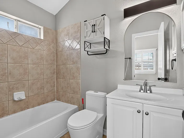 9128 Bur Oak Cir — Photo 24