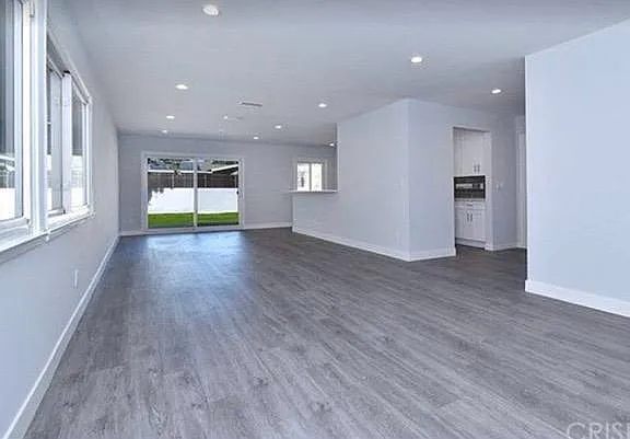 20243 Lassen St — Photo 10